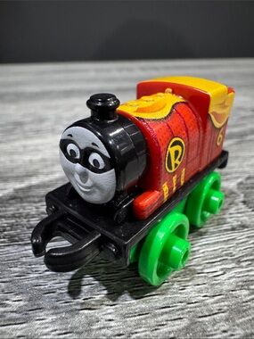 Thomas & Friends | Thomas the Tank Engine Minis: Percy as Robin - Mini Toy Train